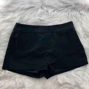 Guess black skort